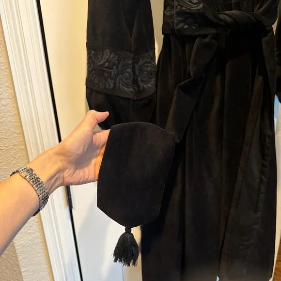 Voriagh embroidered velvet Misha dress with sash. Fragrance free home - Picture 3 of 3